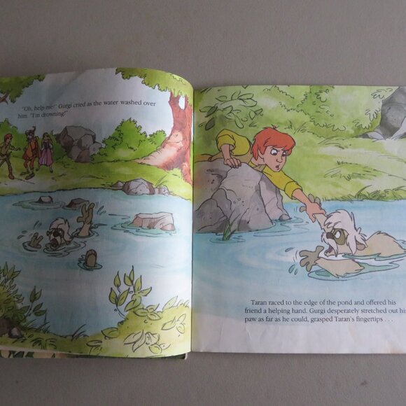 Vintage (2)  Black Cauldron Disney Taran Golden Look Books - Picture 3 of 6